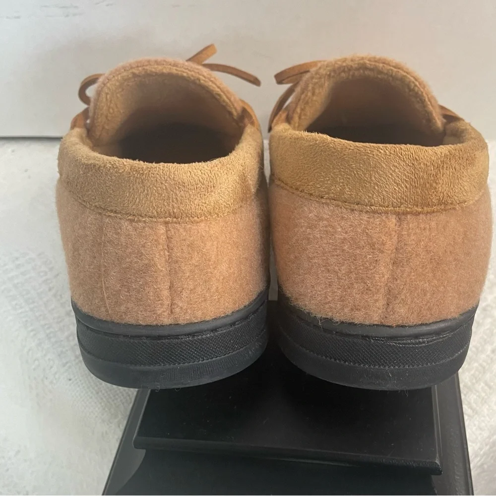 Men's Tan Suede Moccasin Slippers‎ Loafers~ Size Medium * NWT